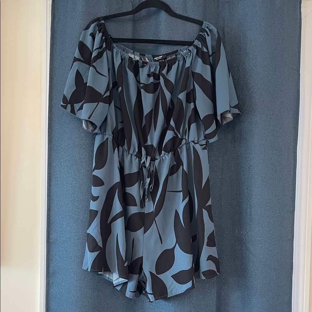 SHEIN Blue and Black Leaf Print Romper